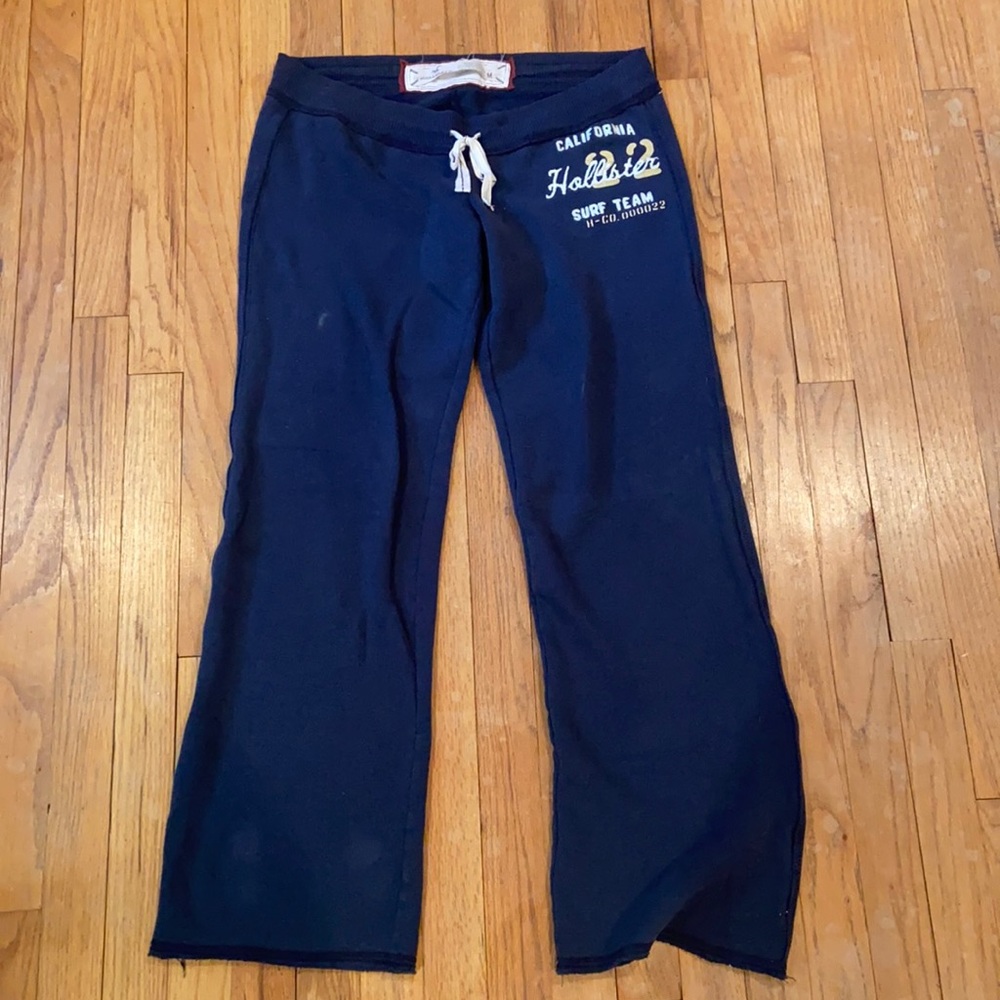 Hollister low rise sweatpants in size Medium